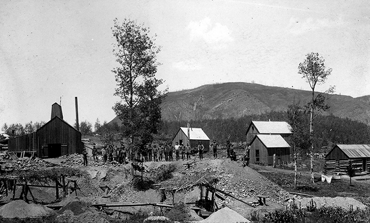 The Park-Regent Mine on what is now Smuggler Mountain Open Space, with Red Mountain visible in the background.